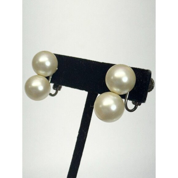 Richelieu vintage faux pearl clip on earrings - Picture 2 of 4